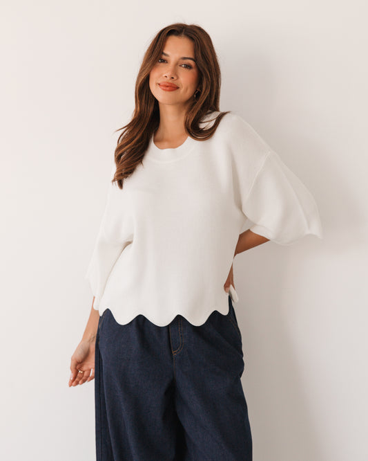 LOL71111 WHITE SCALLOPED EDGE KNIT TOP